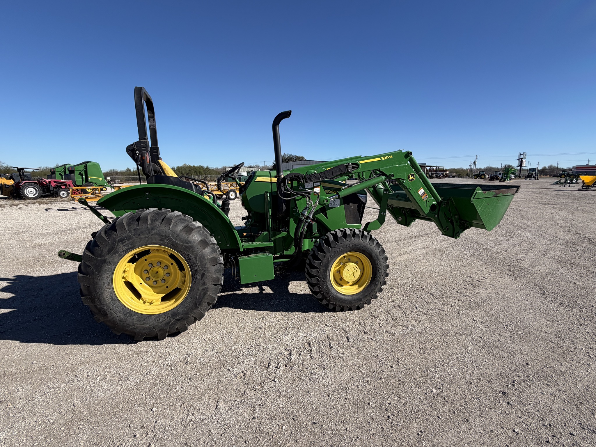 2021 John Deere 5045E Image 5