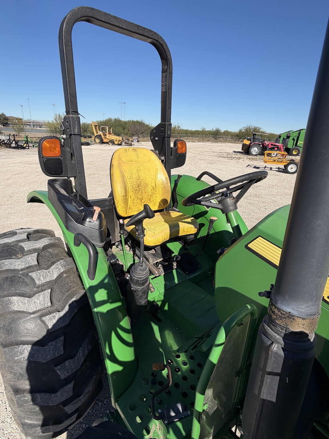 2021 John Deere 5045E Image 6