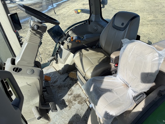 2025 John Deere 8R 410 - Photo29