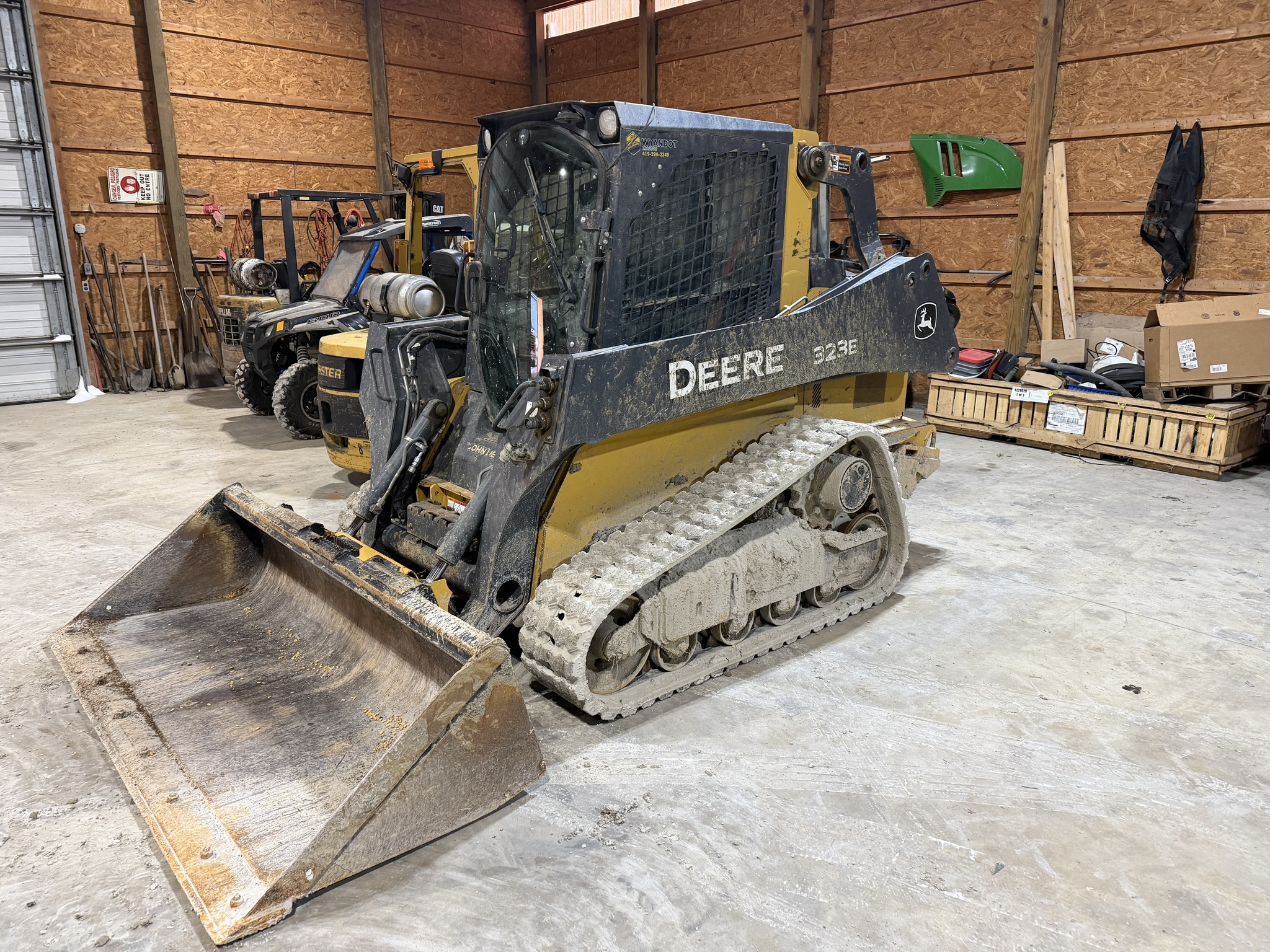 2017 John Deere 323E Image 7