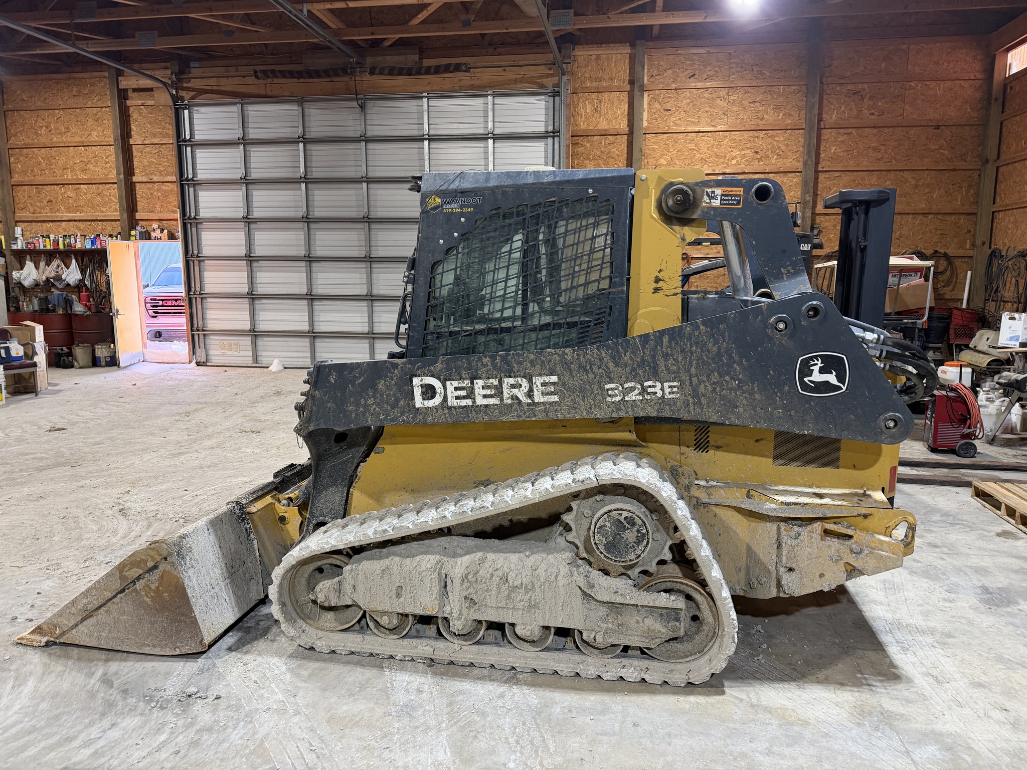2017 John Deere 323E Image 6