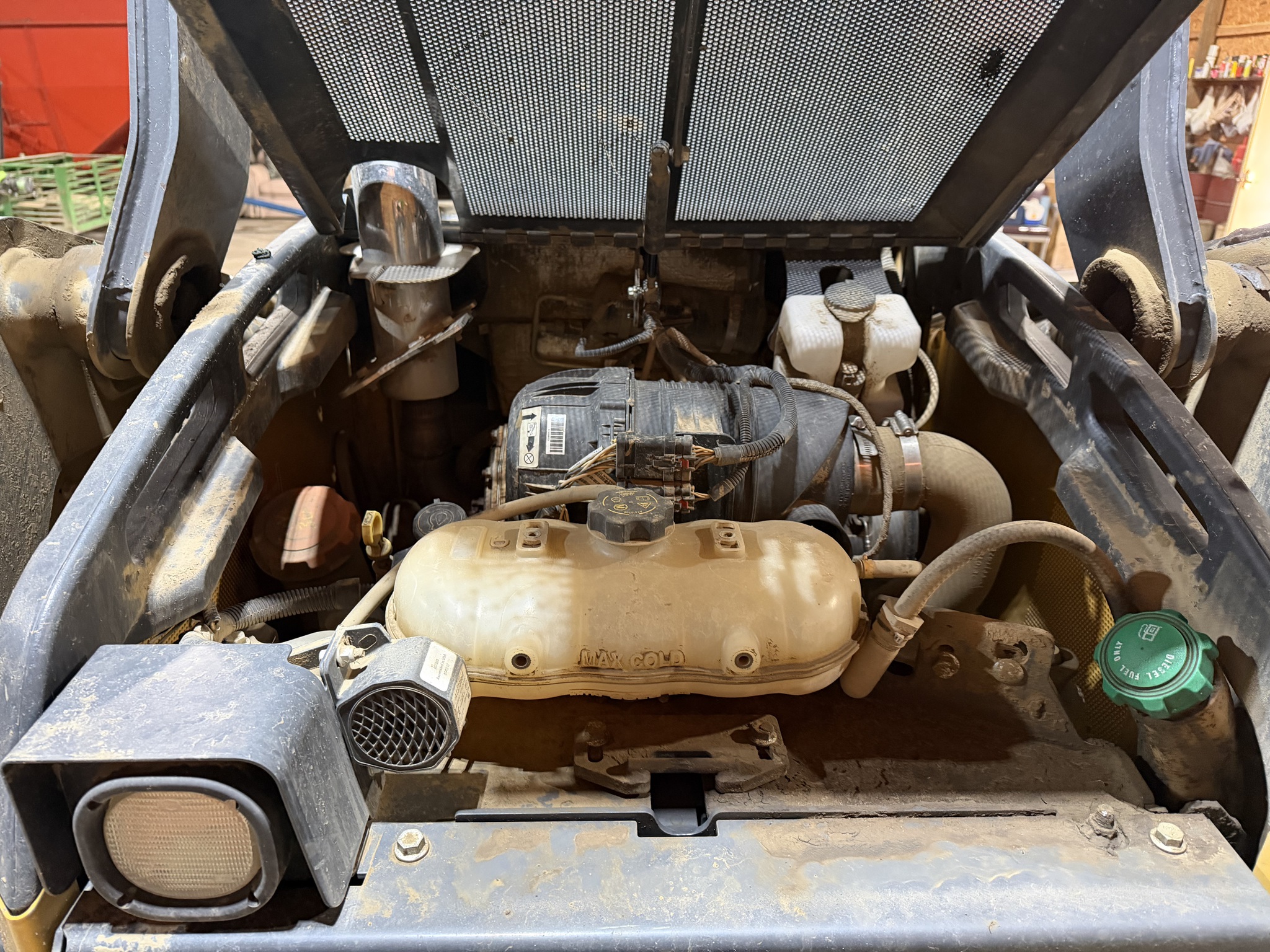 2017 John Deere 323E Image 11