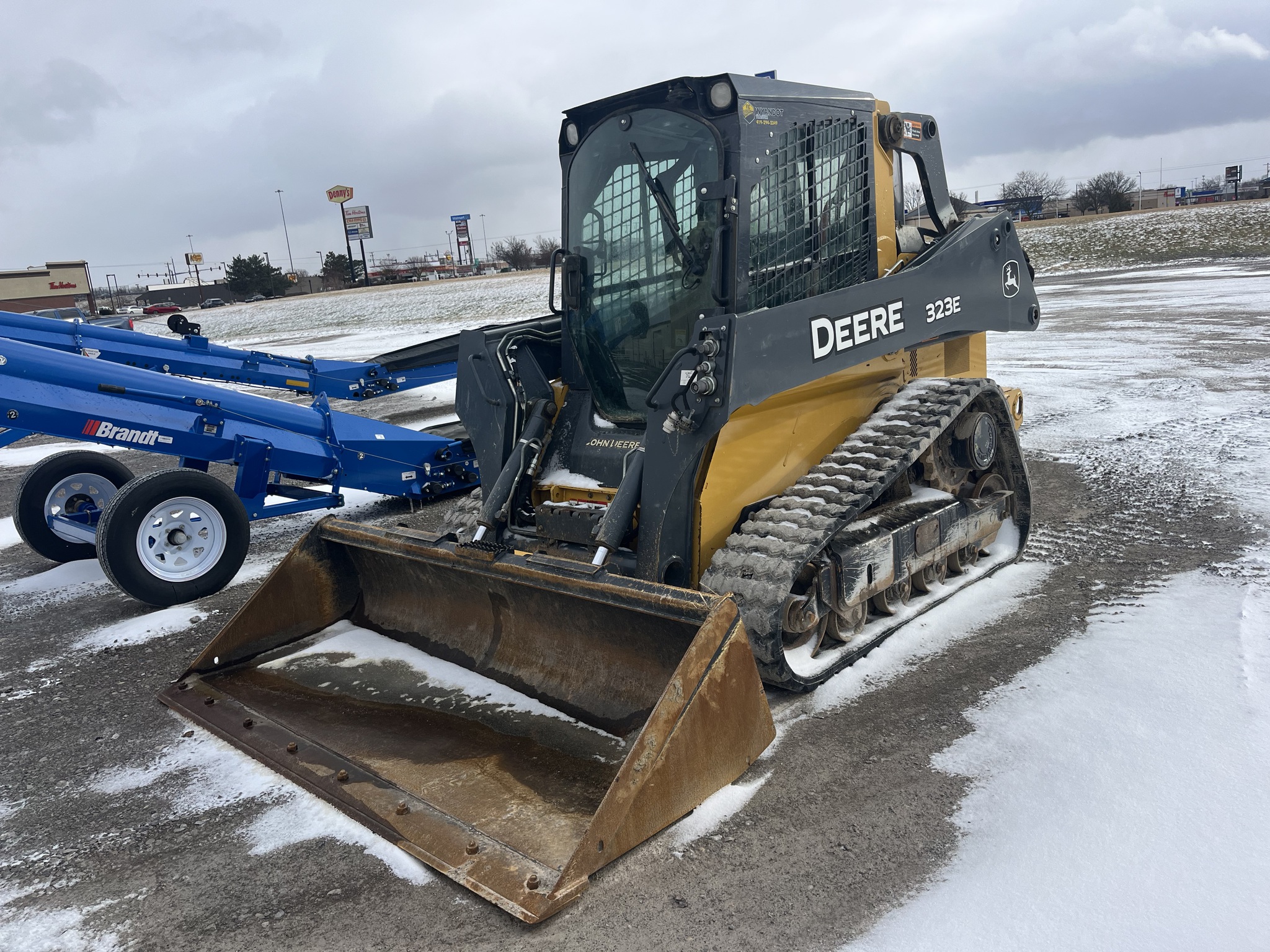 2017 John Deere 323E Image 18