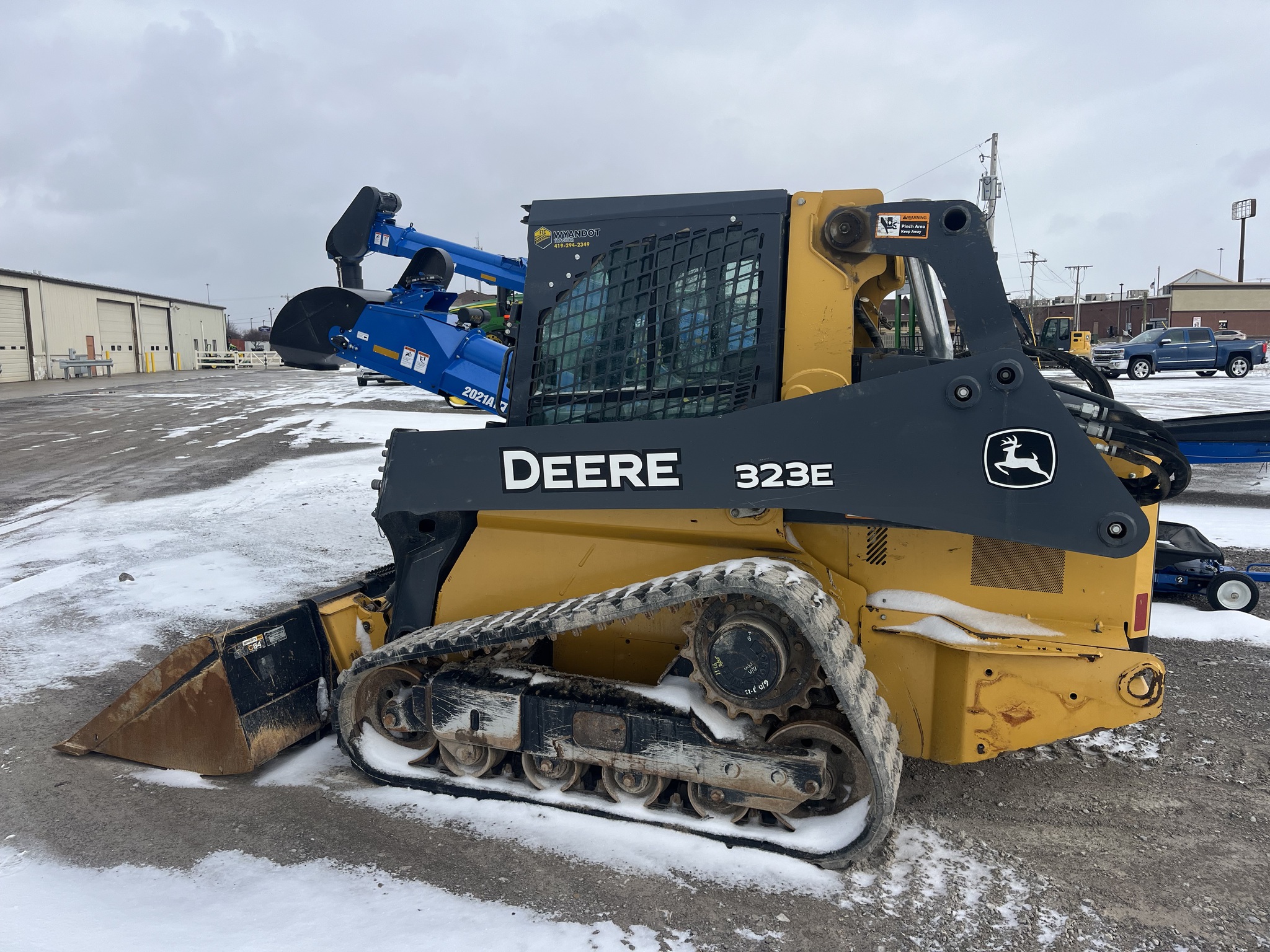 2017 John Deere 323E Image 20