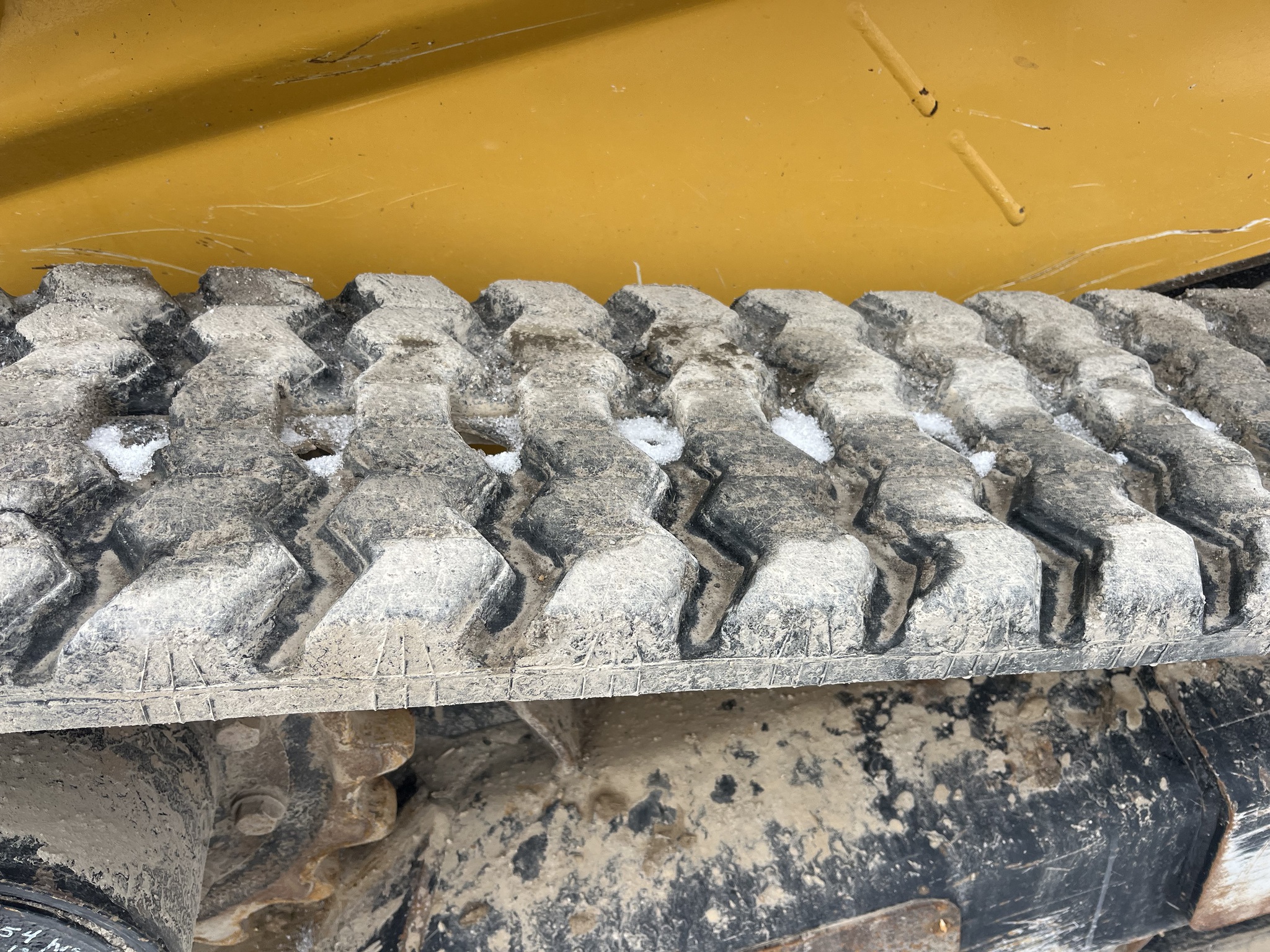 2017 John Deere 323E Image 24