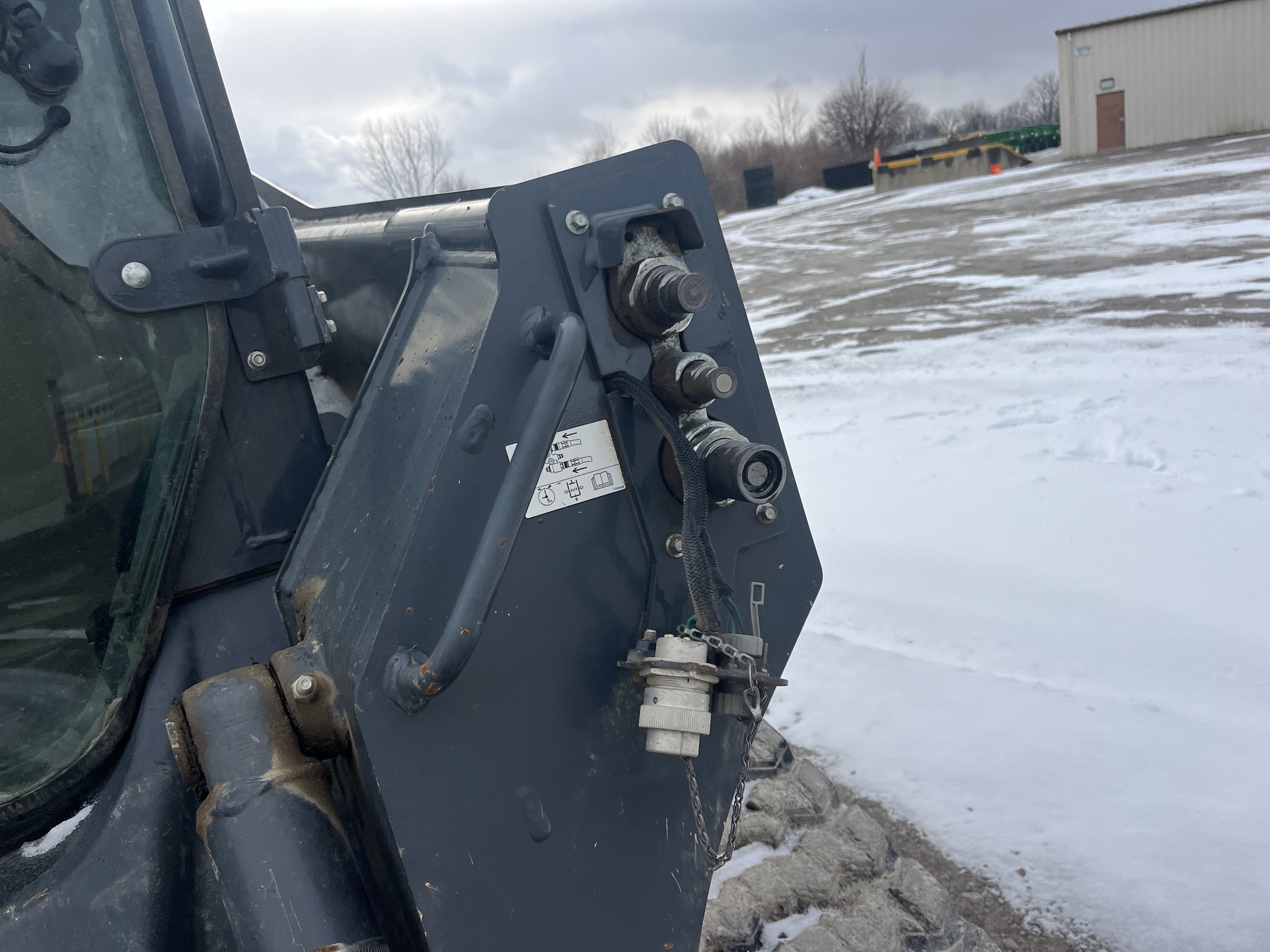 2017 John Deere 323E Image 25