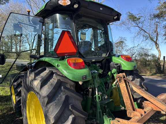 2024 John Deere 5105M Photo 4