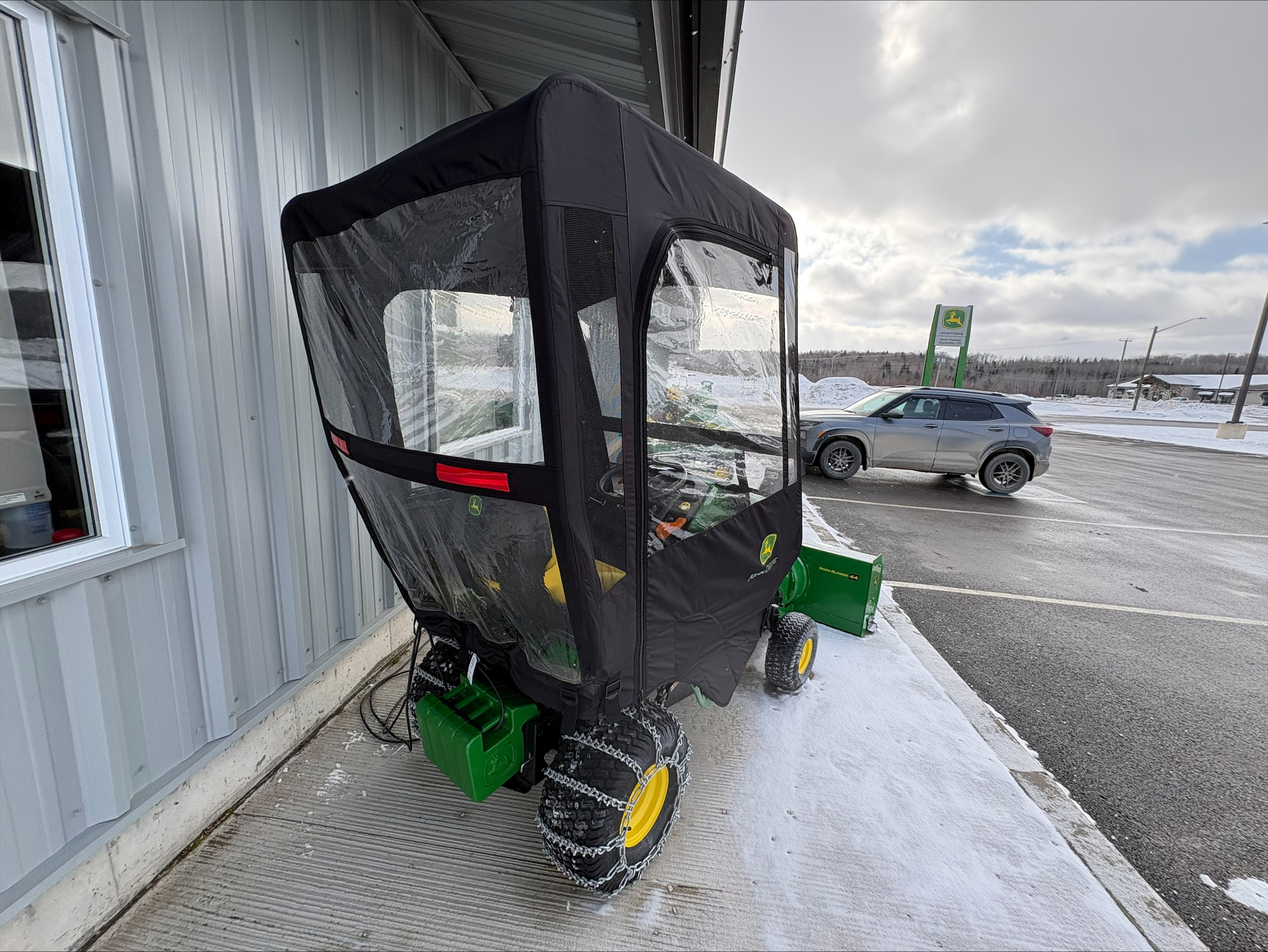 2025 John Deere X330 Image 4