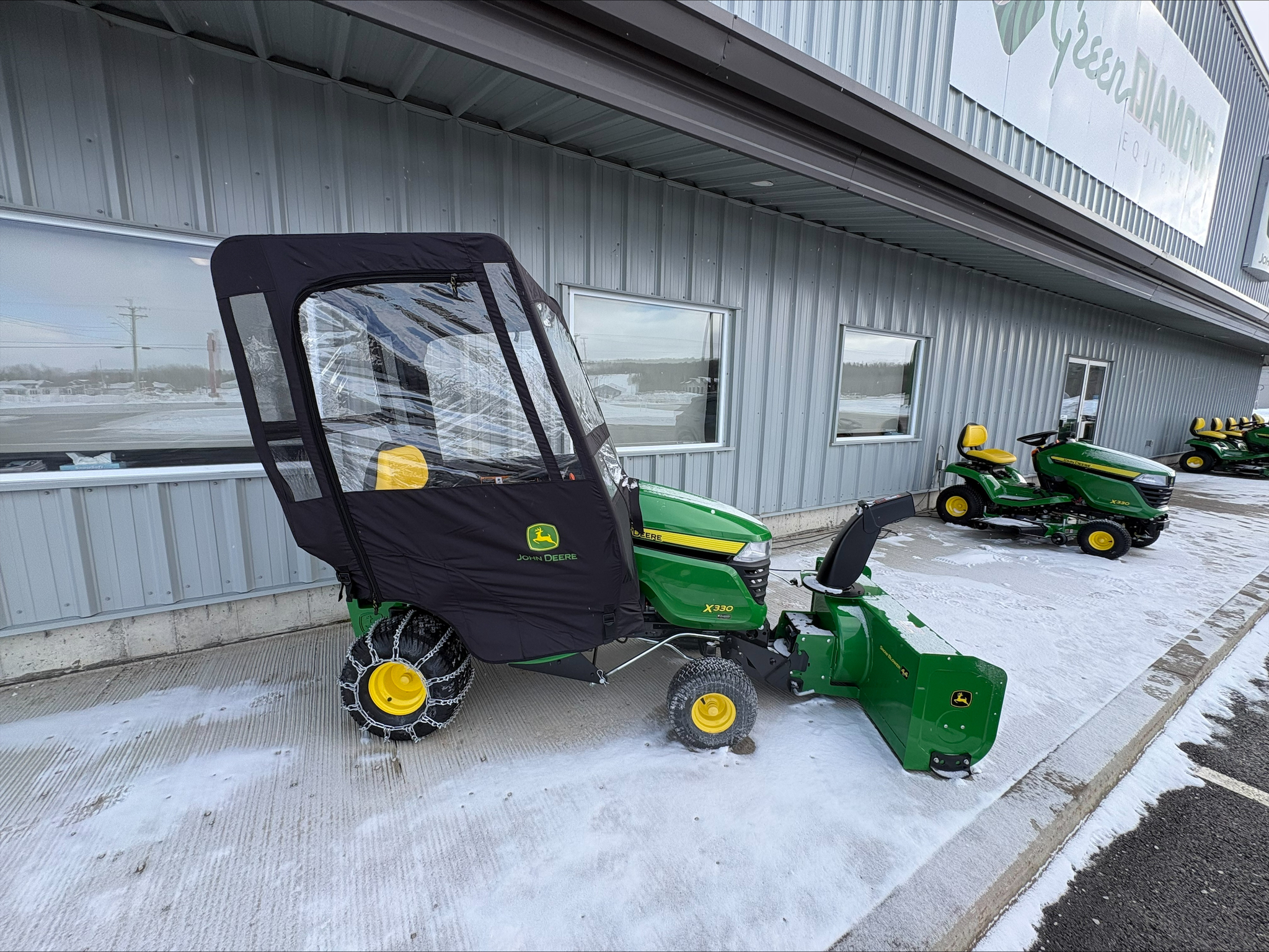 2025 John Deere X330 Image 3