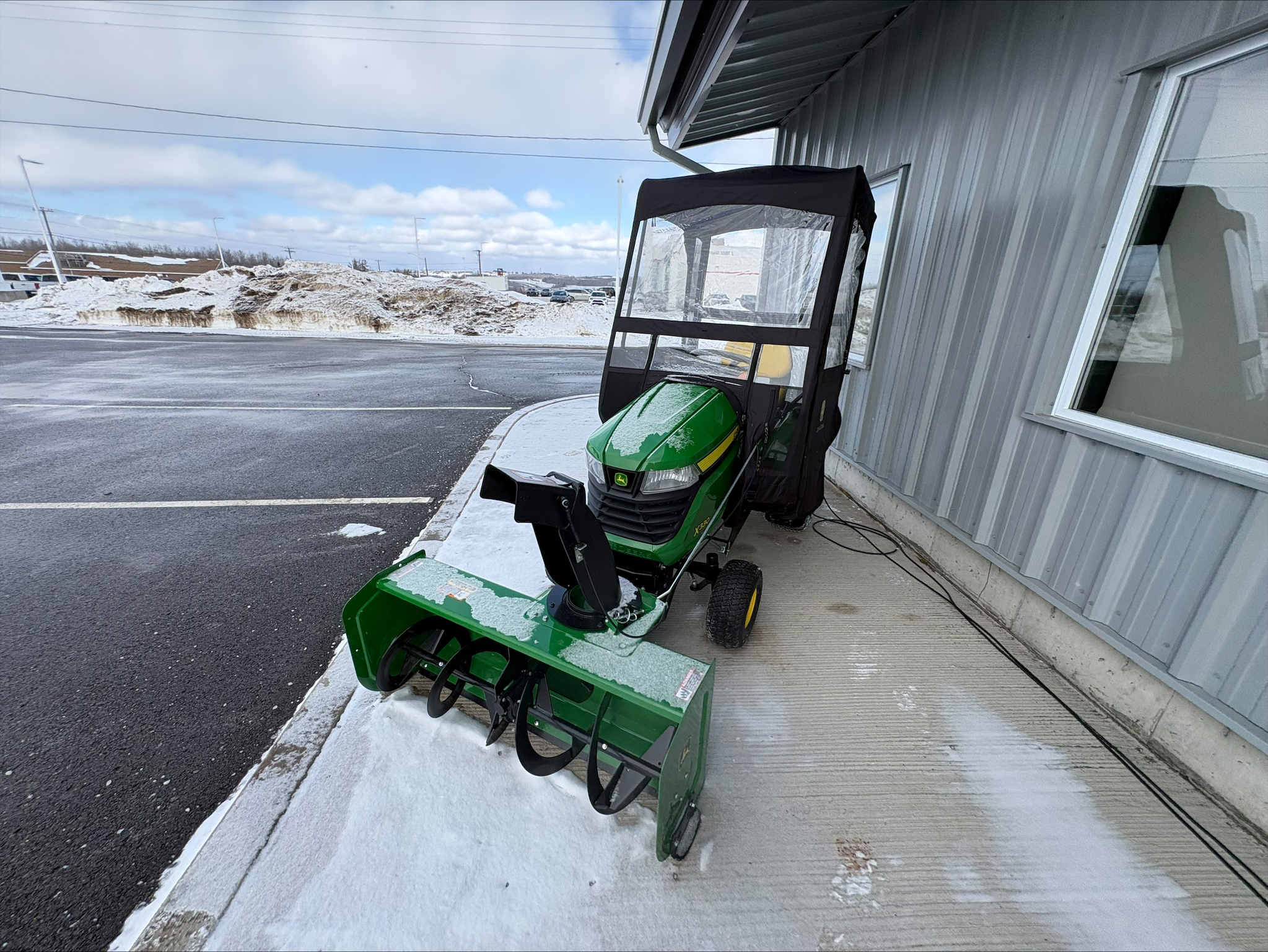 2025 John Deere X330 Image 5