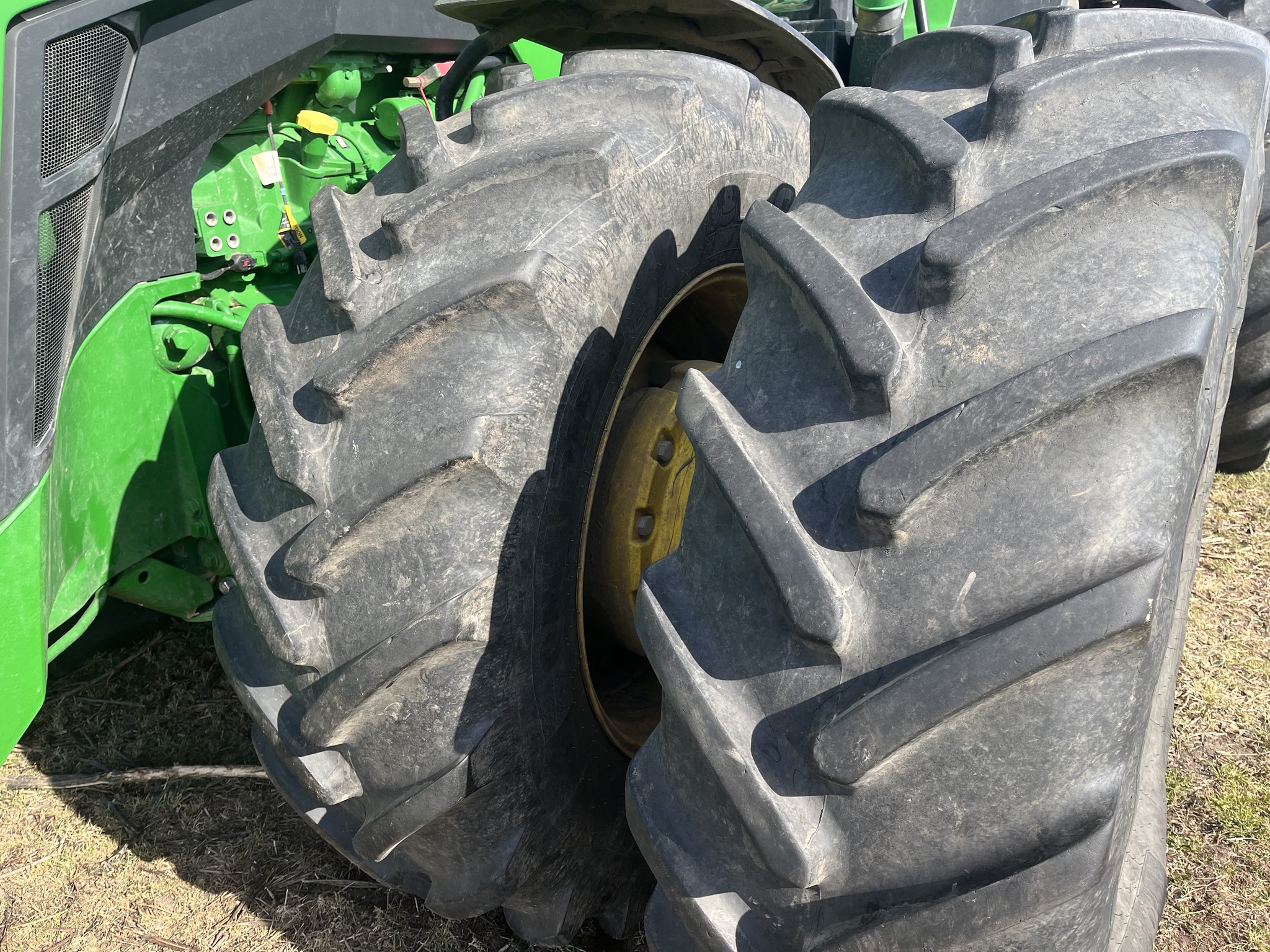  2024 John Deere 8R 370 at Heritage Tractor in Clinton, MO