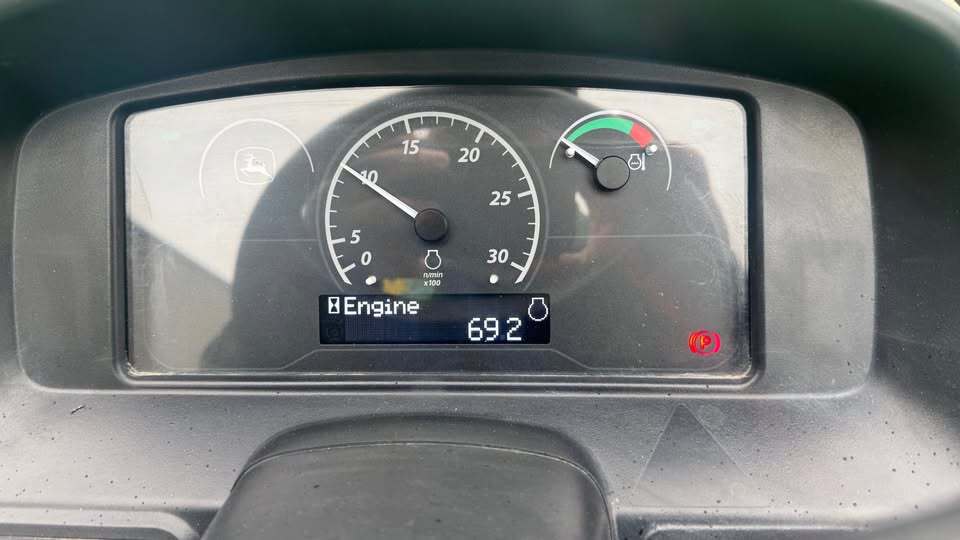 John Deere 3038E Image 1