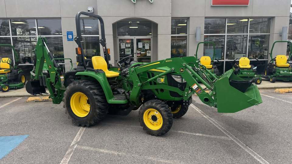 John Deere 3038E Image 4