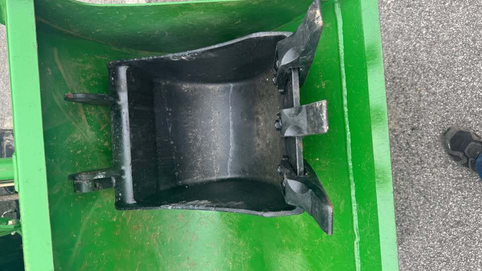 John Deere 3038E Image 6