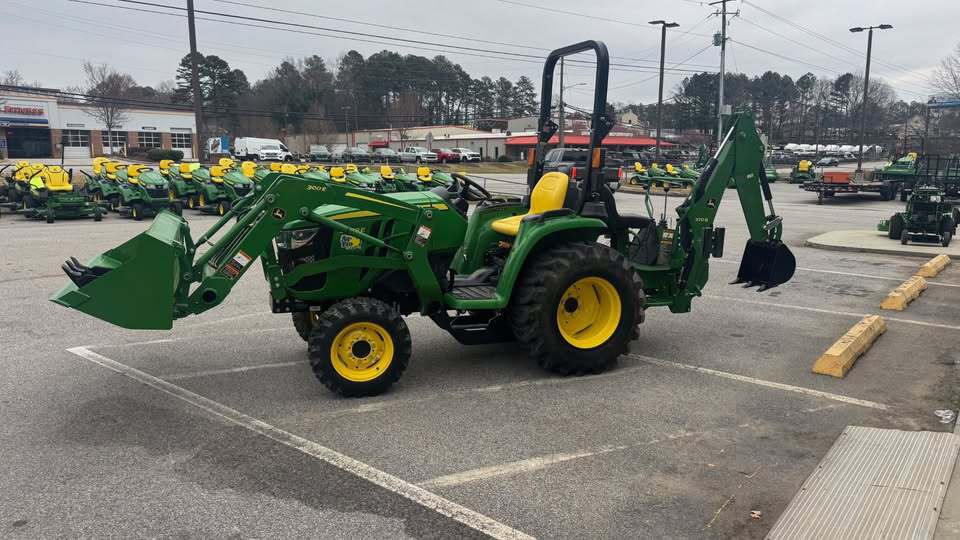 John Deere 3038E Image 5