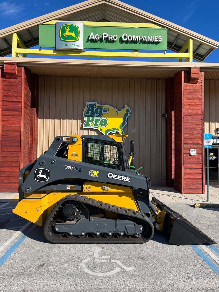 John Deere 331 P Image 1