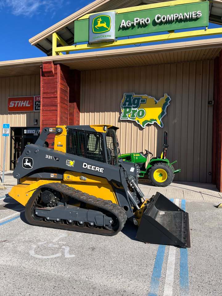 John Deere 331 P Image 3