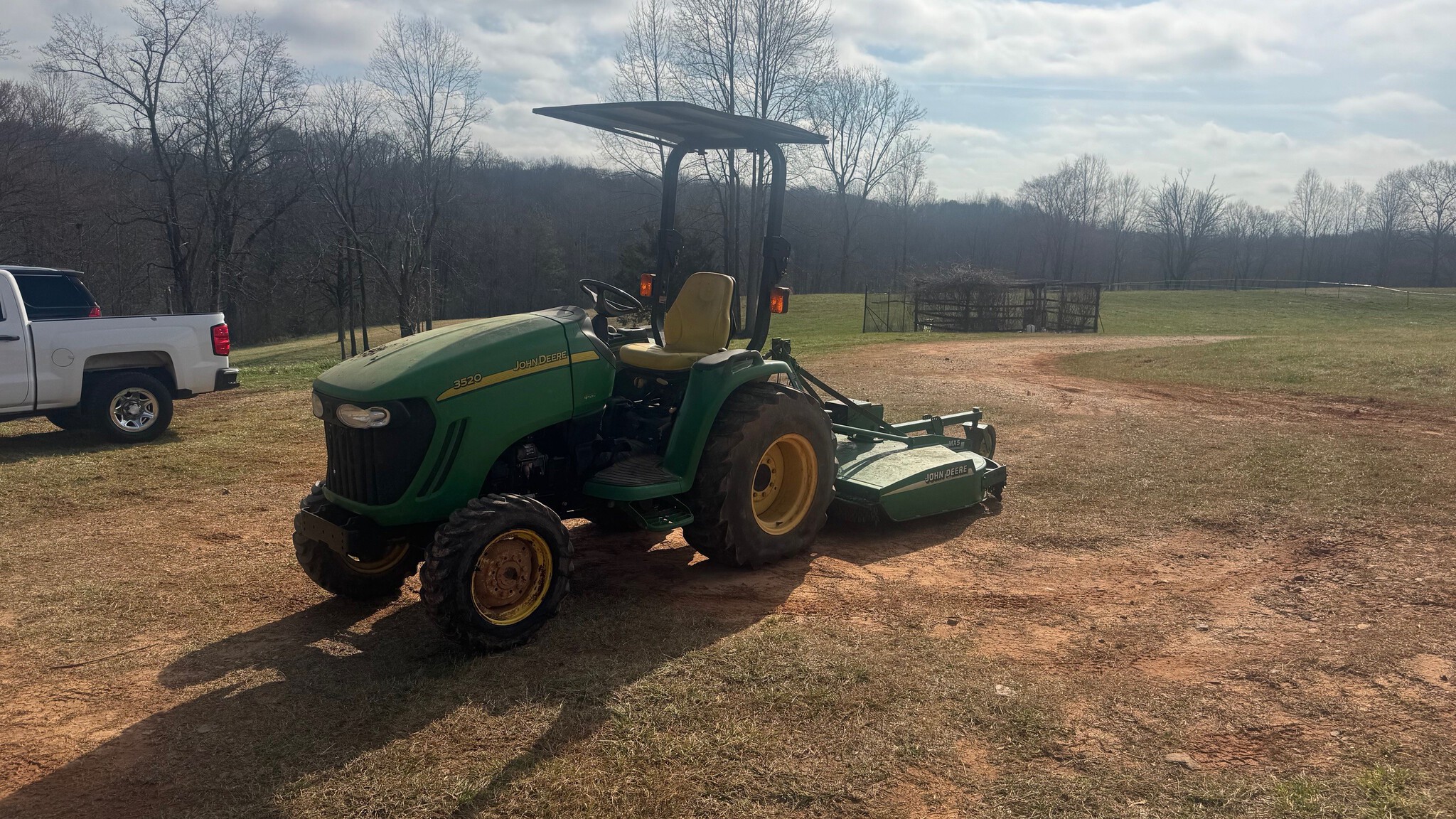 2005 John Deere 3520 Image 2