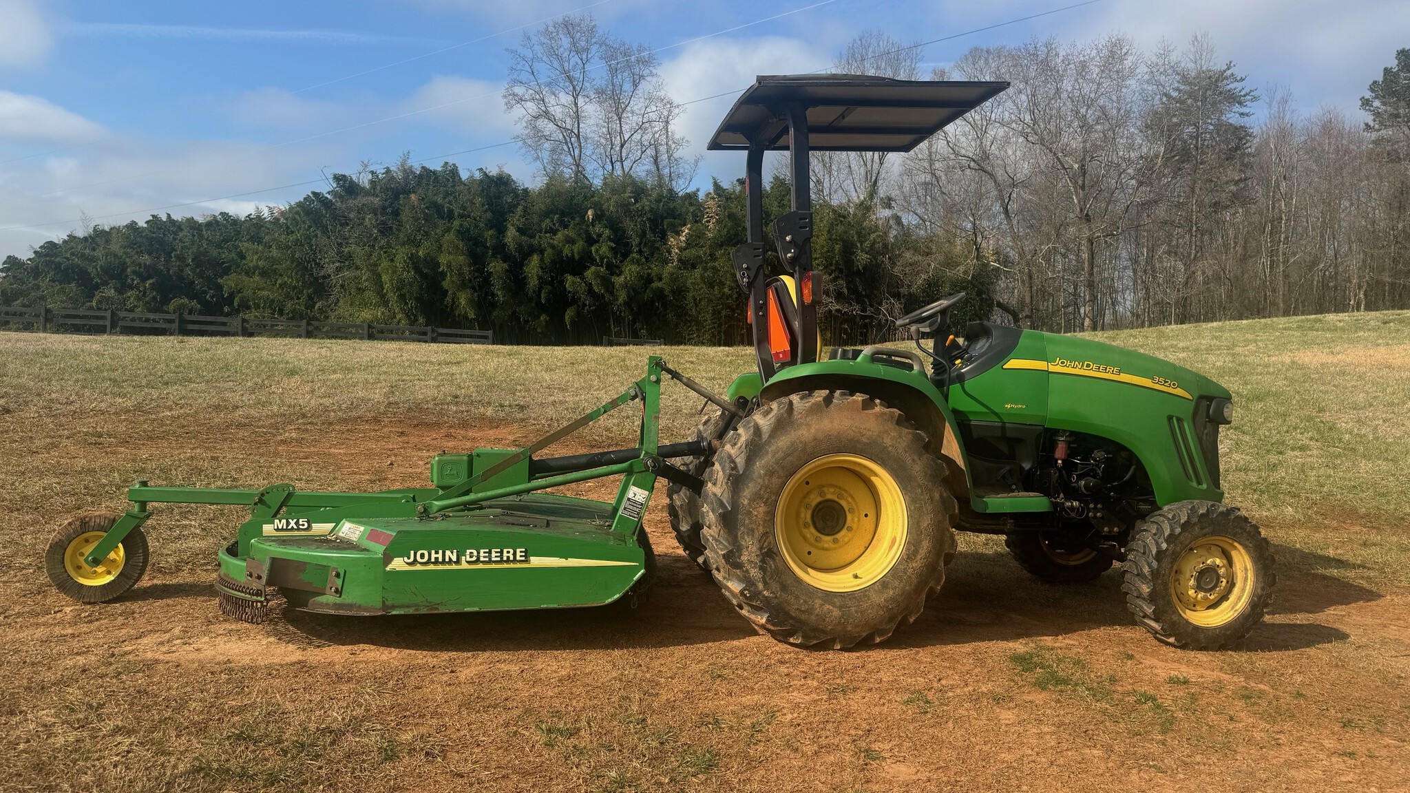 2005 John Deere 3520 Image 1