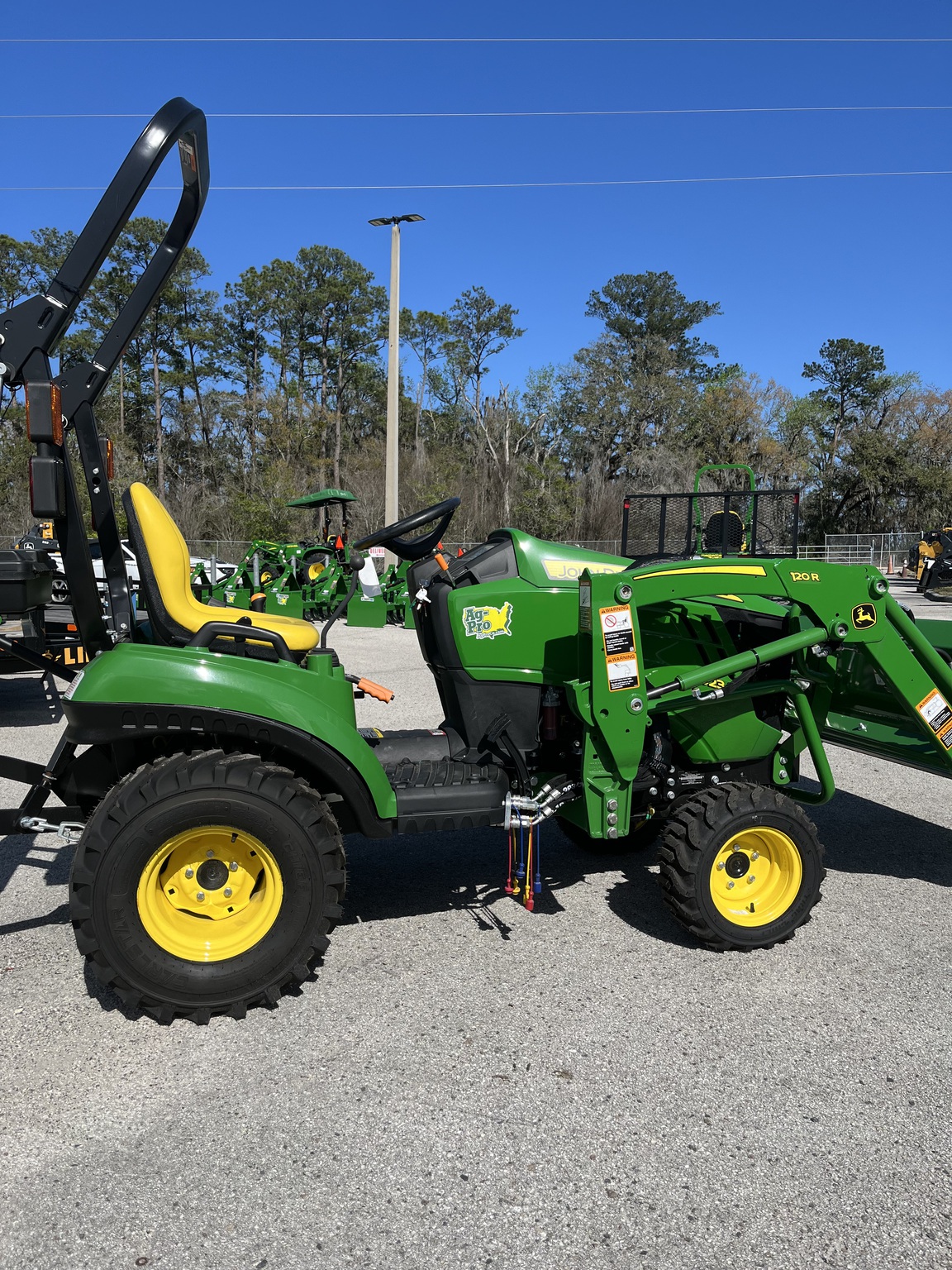 John Deere 1023E Image 1