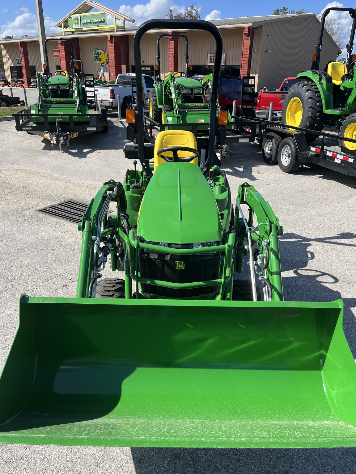 John Deere 1023E Image 3