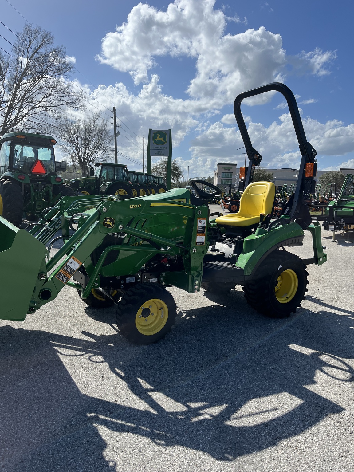 John Deere 1023E Image 4