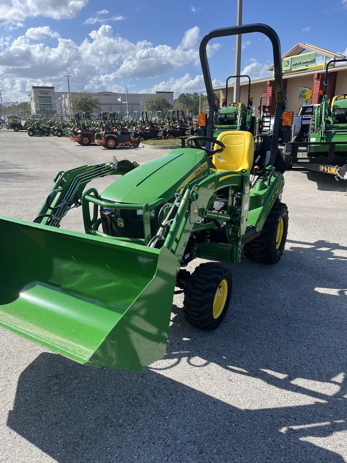 John Deere 1023E Image 5