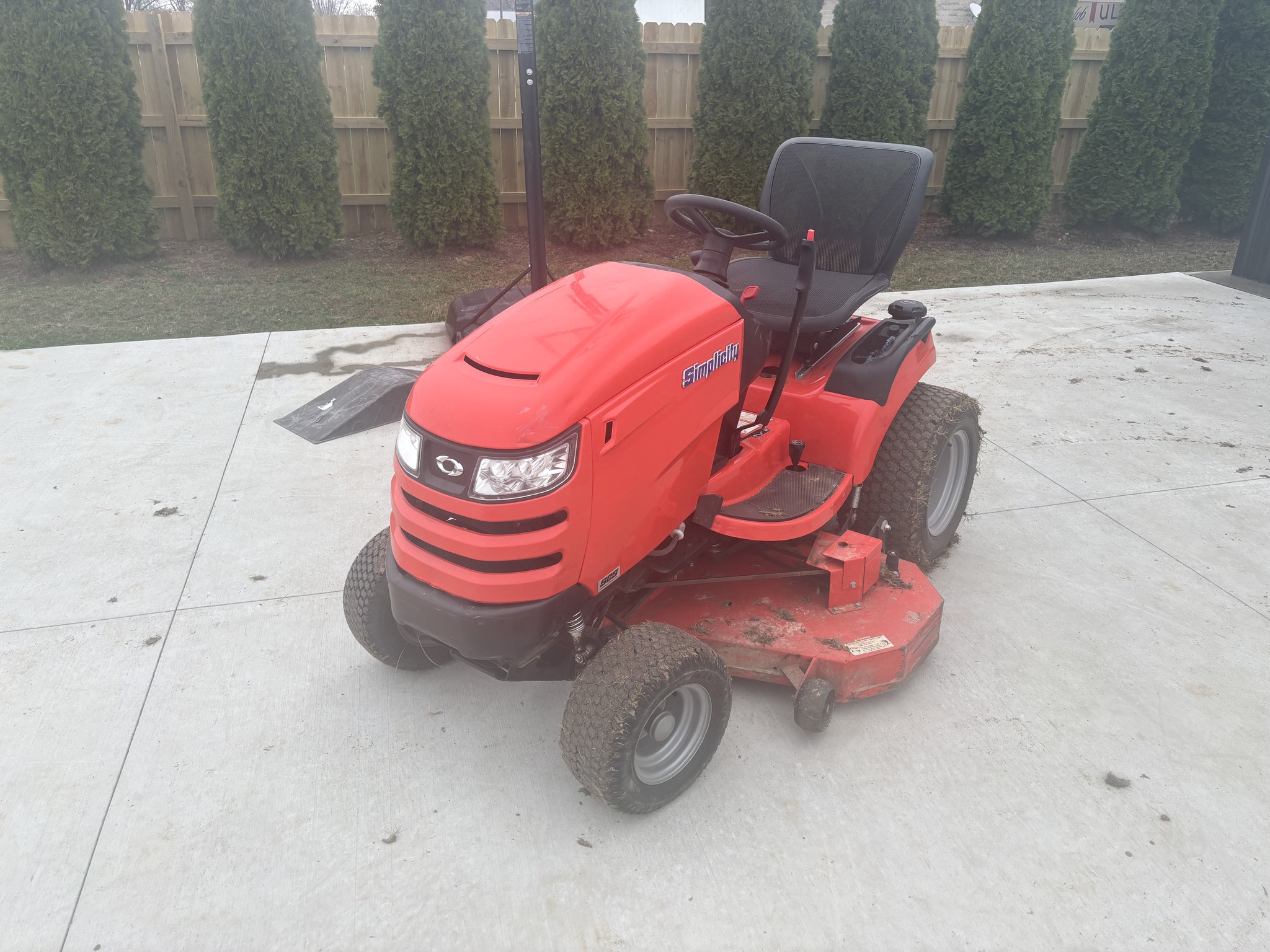 Used 2015 Simplicity Conquest 25 Lawn & Garden Tractors at Koenig Equipment in Tipp City, OH - PhotoXL2