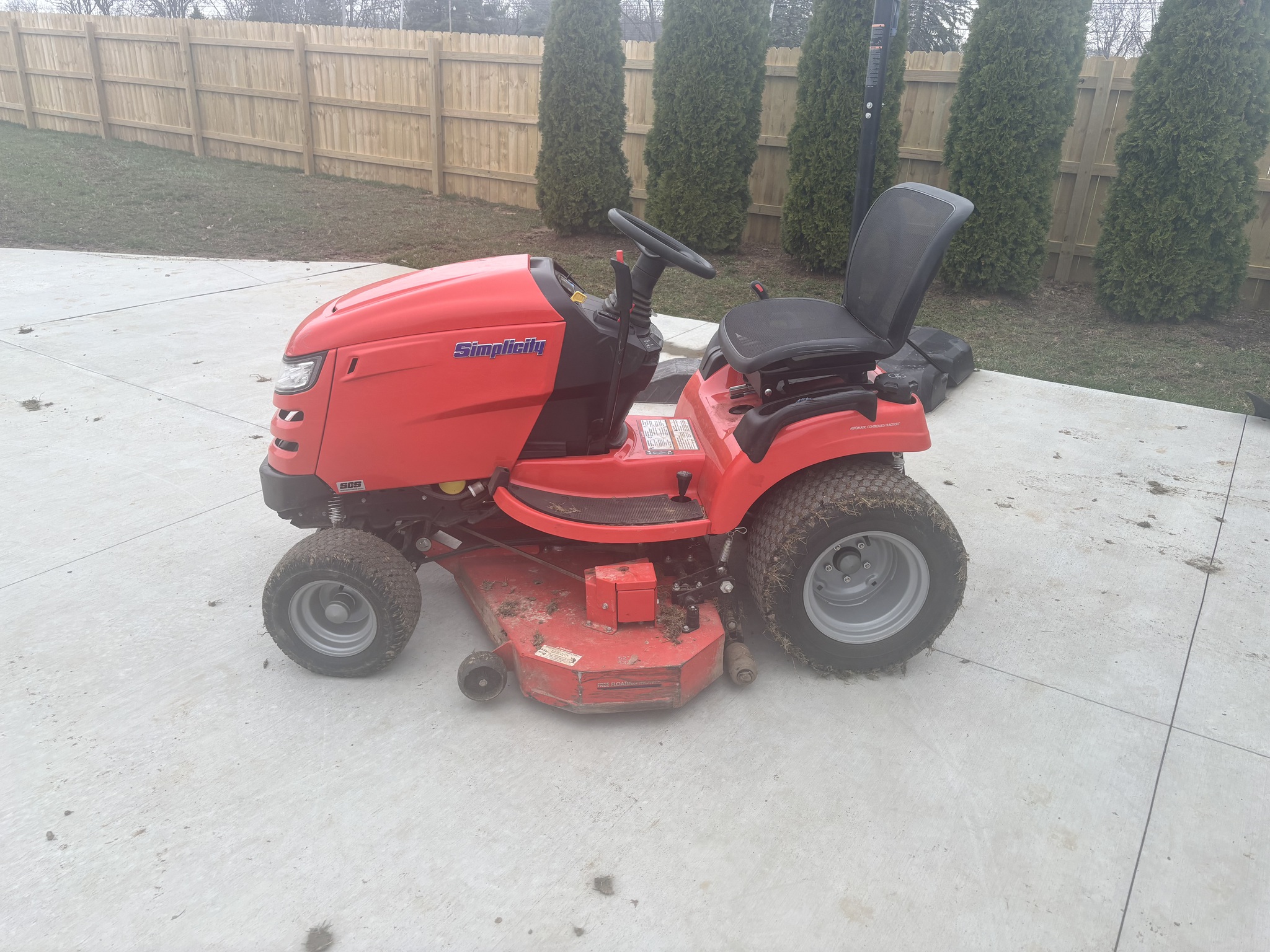 Used 2015 Simplicity Conquest 25 Lawn & Garden Tractors at Koenig Equipment in Tipp City, OH - PhotoXL3