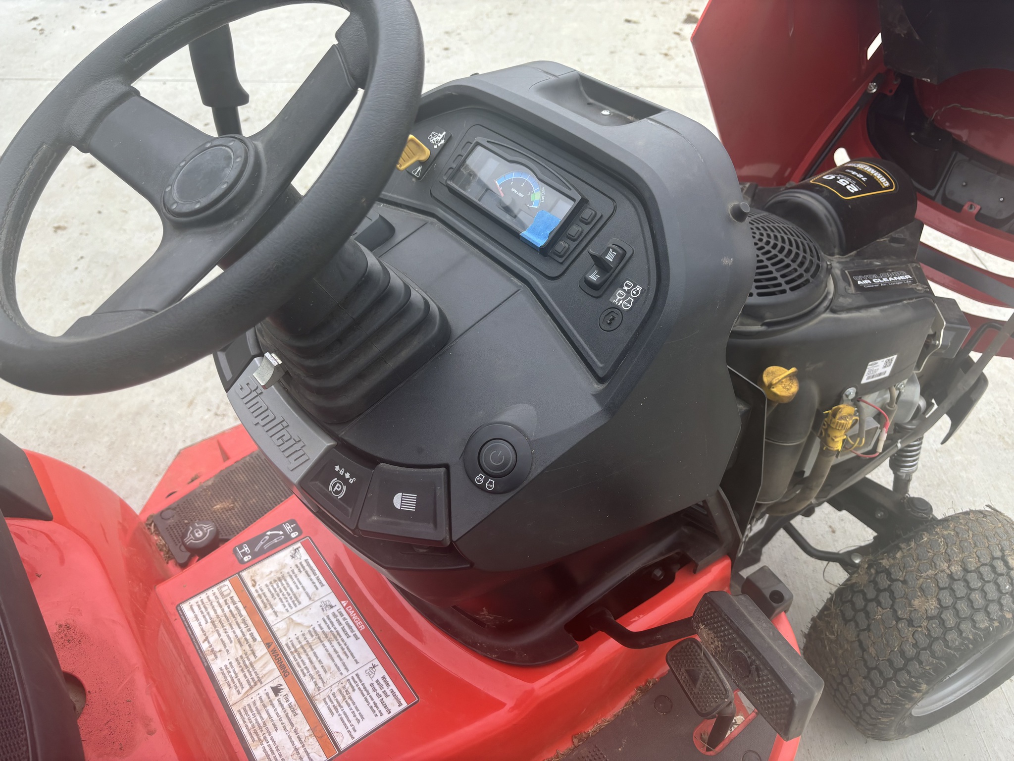 Used 2015 Simplicity Conquest 25 Lawn & Garden Tractors at Koenig Equipment in Tipp City, OH - PhotoXL17