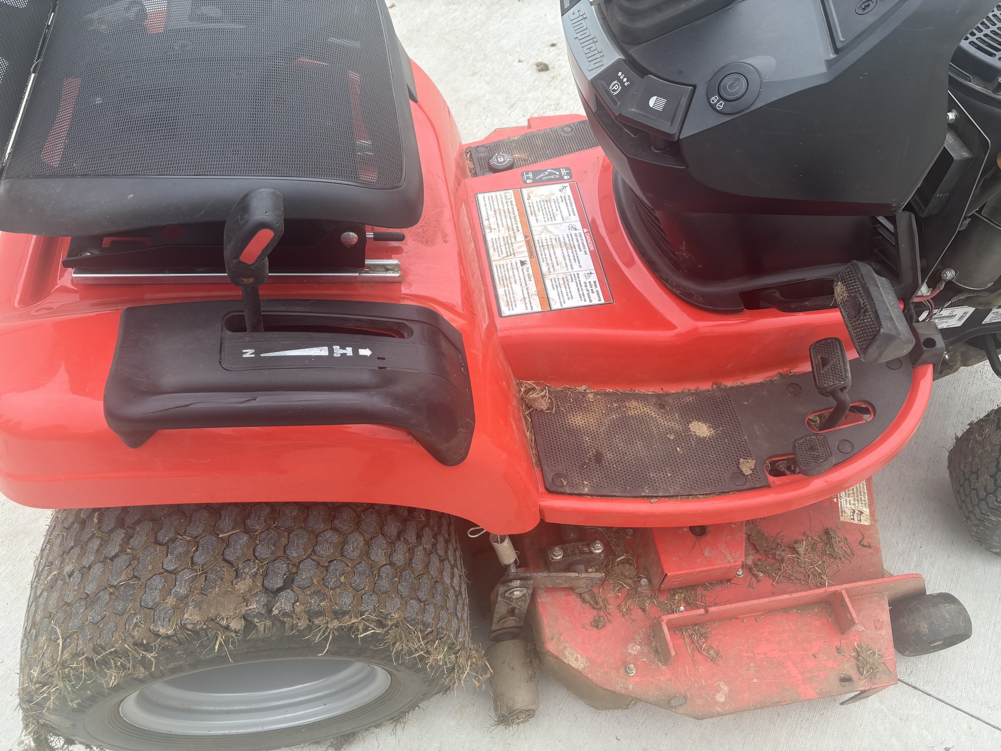 Used 2015 Simplicity Conquest 25 Lawn & Garden Tractors at Koenig Equipment in Tipp City, OH - PhotoXL15