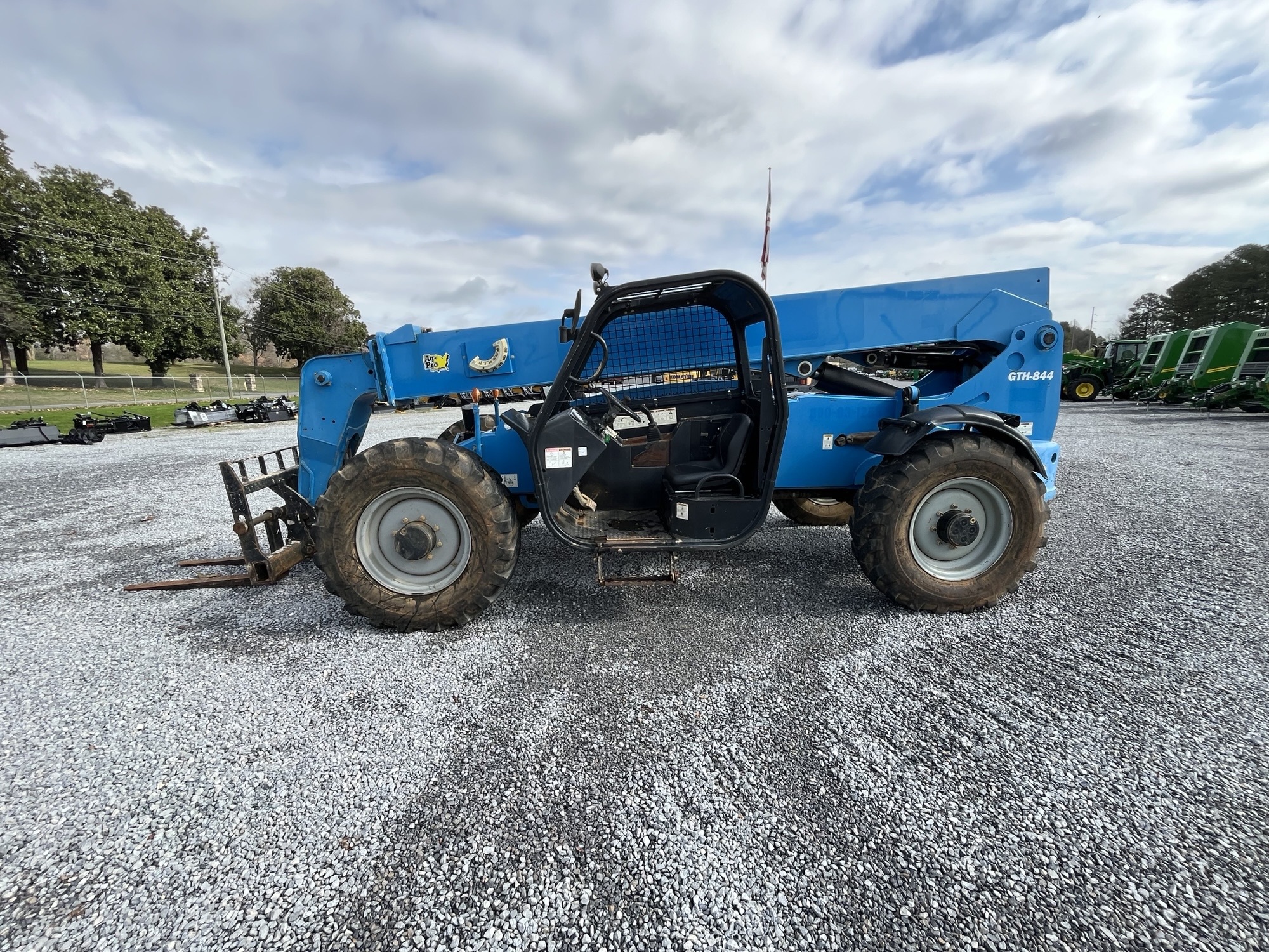 2014 Genie GTH844 Image 6