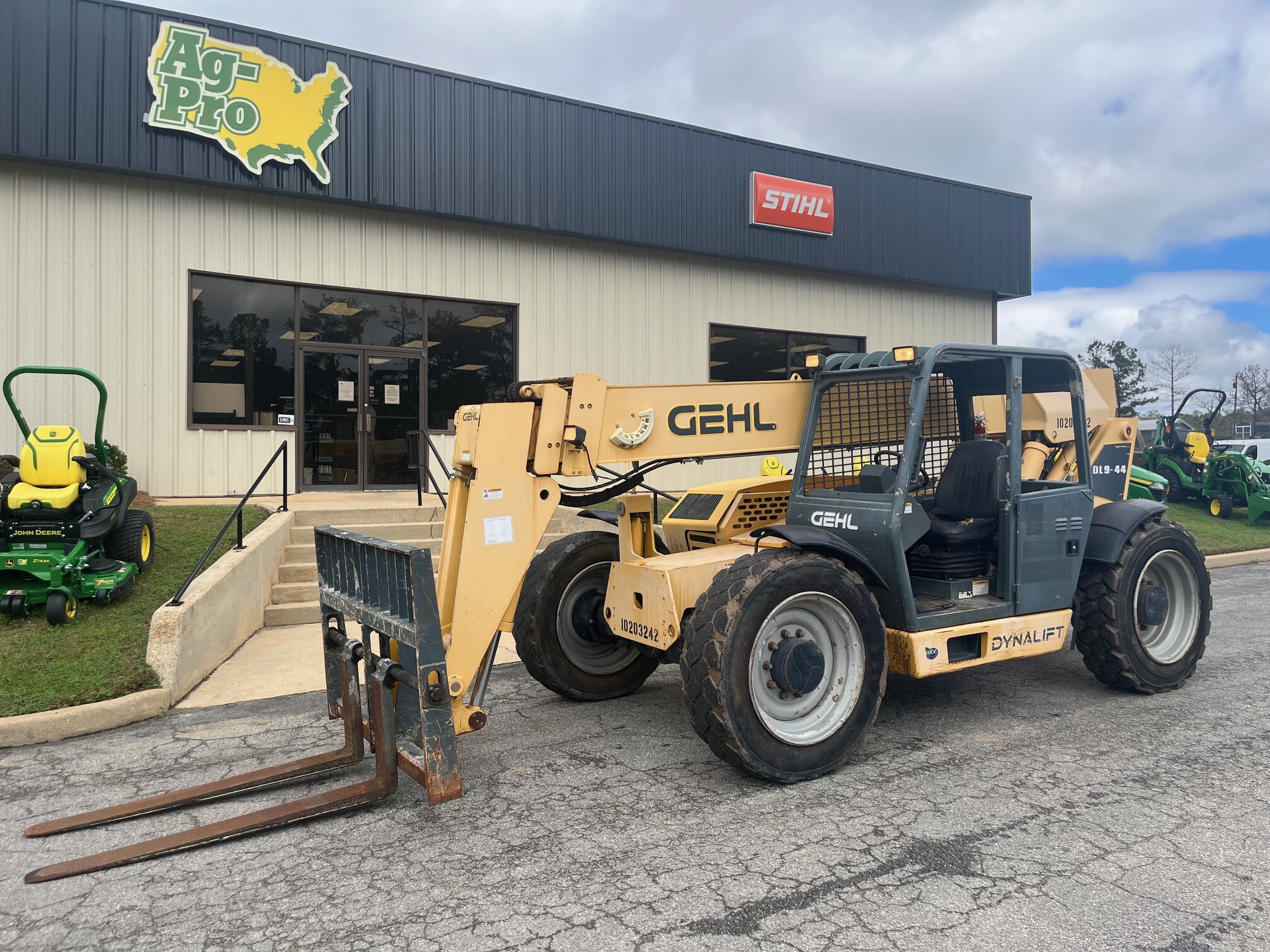 2016 Gehl DL9-44 Image 1
