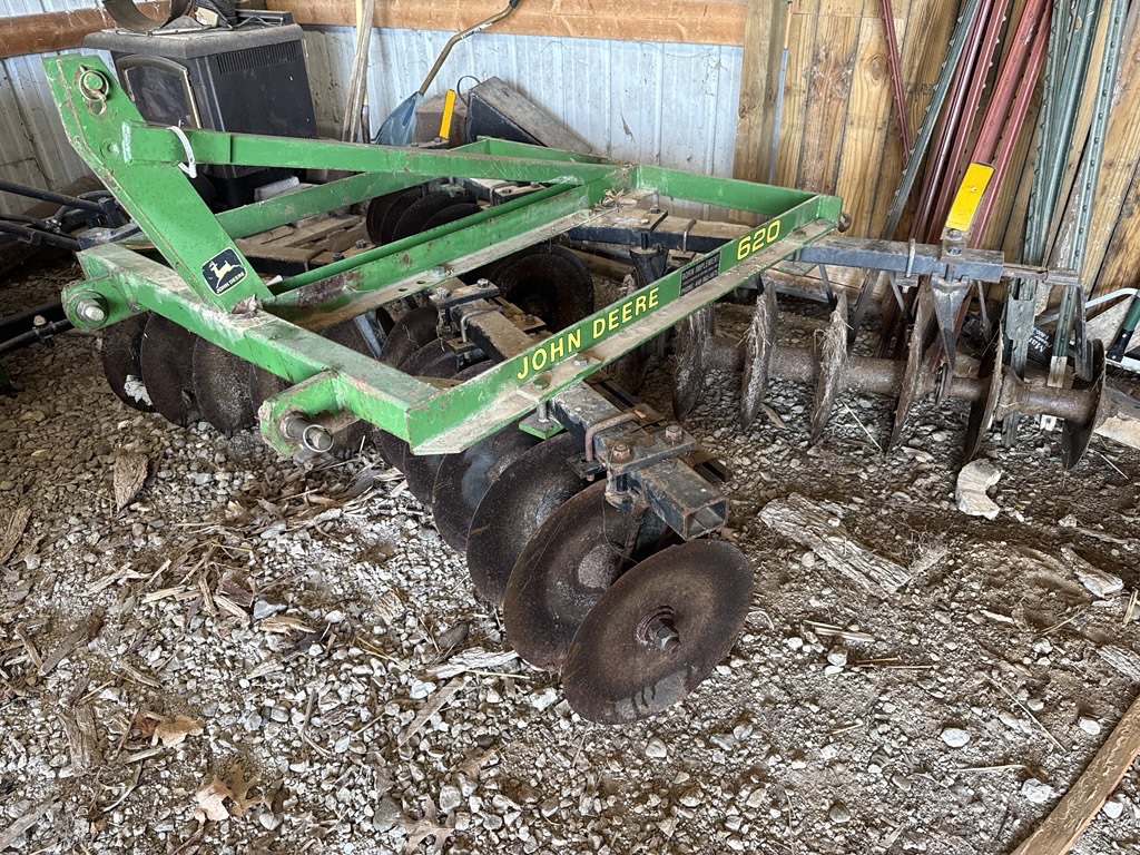 John Deere 620 Image 1