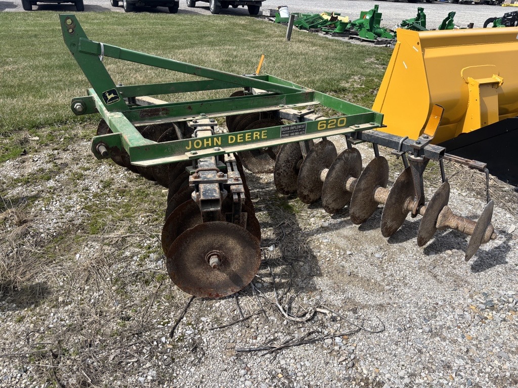 John Deere 620 Image 13