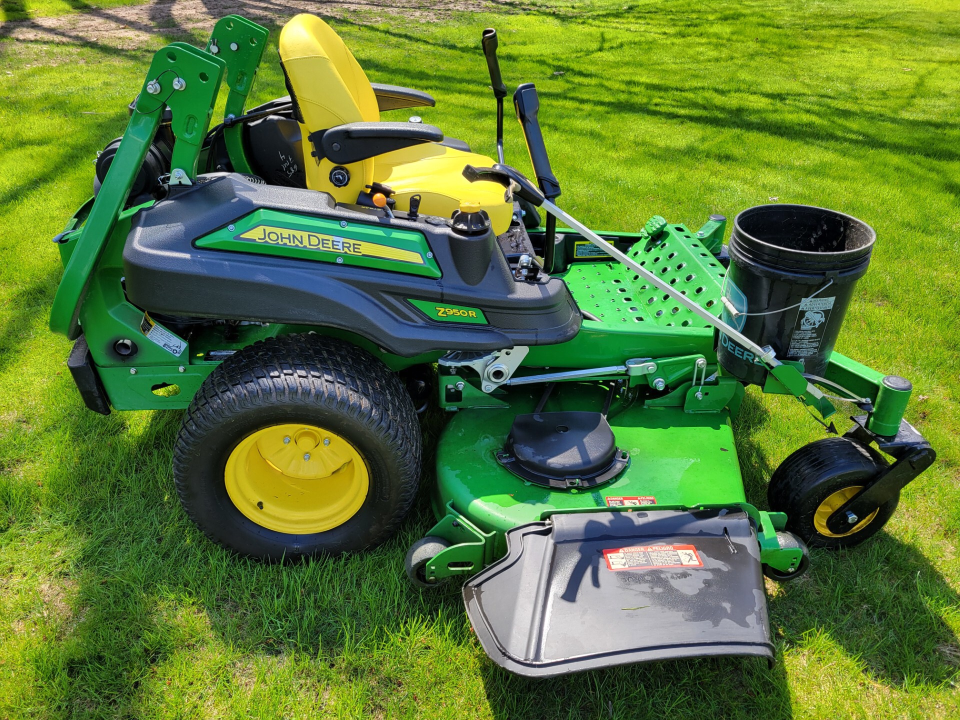 2017 John Deere Z950R Image 2