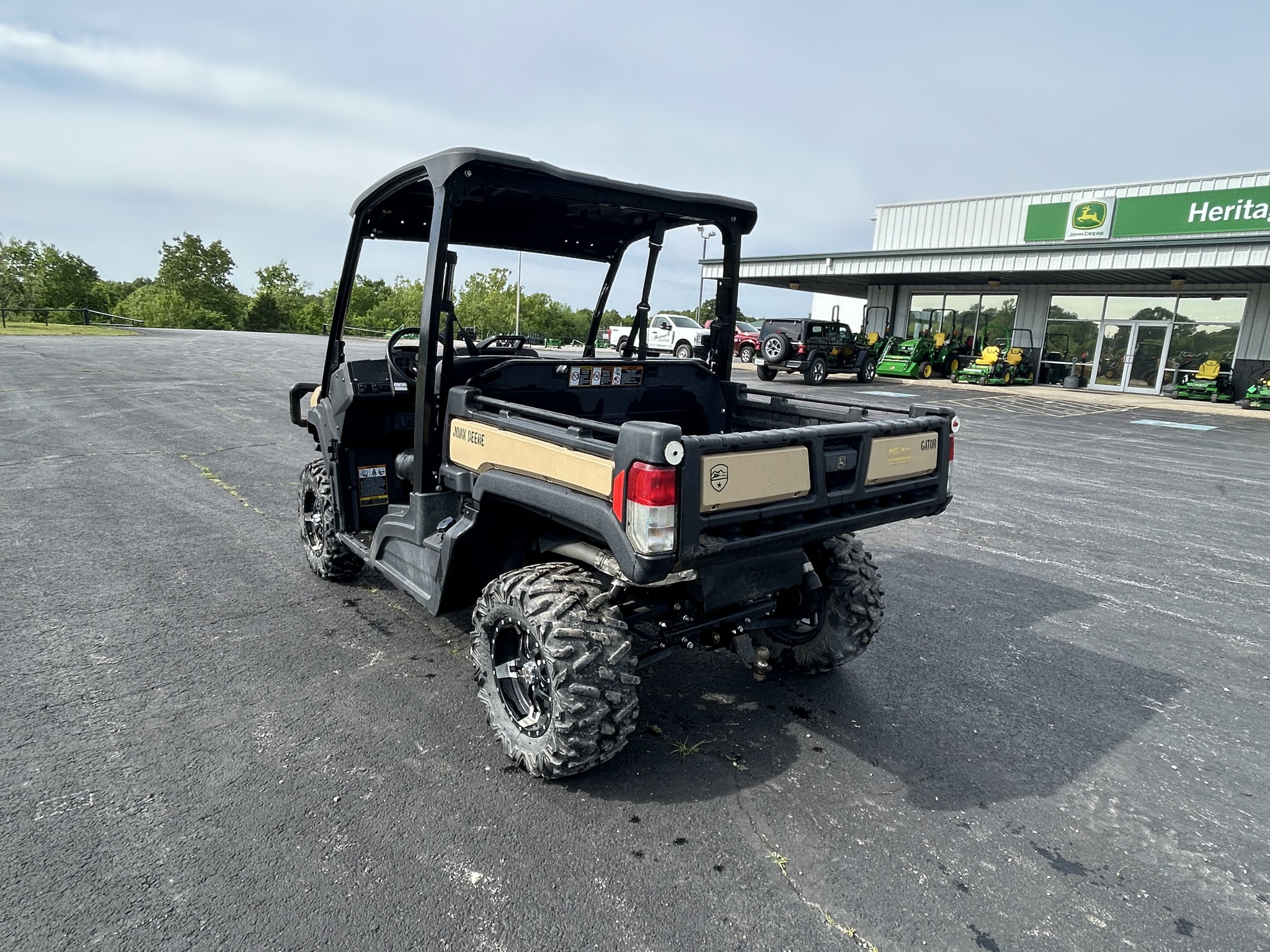  2023 John Deere XUV 835M at Heritage Tractor in Anderson, MO