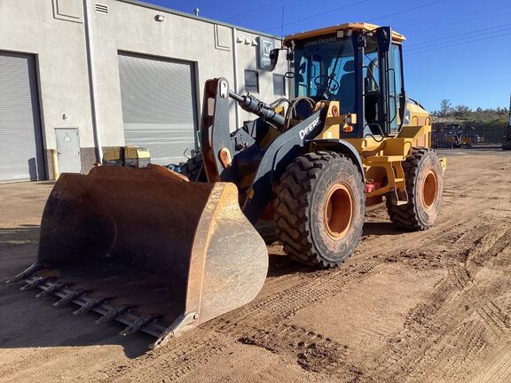 Photo of a 2022 John Deere 544P