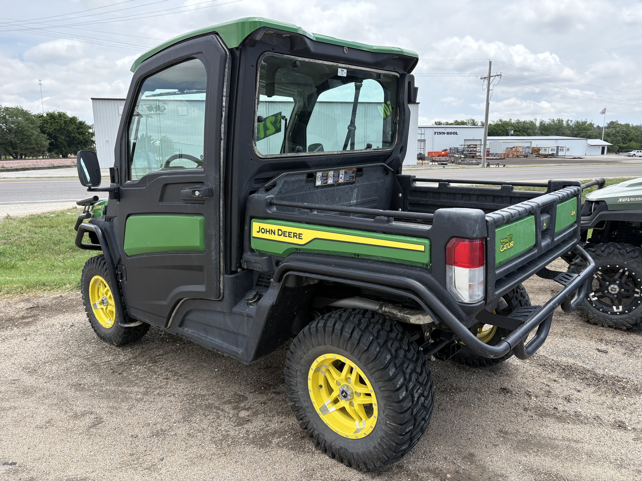 2023 John Deere XUV 835R Image 2