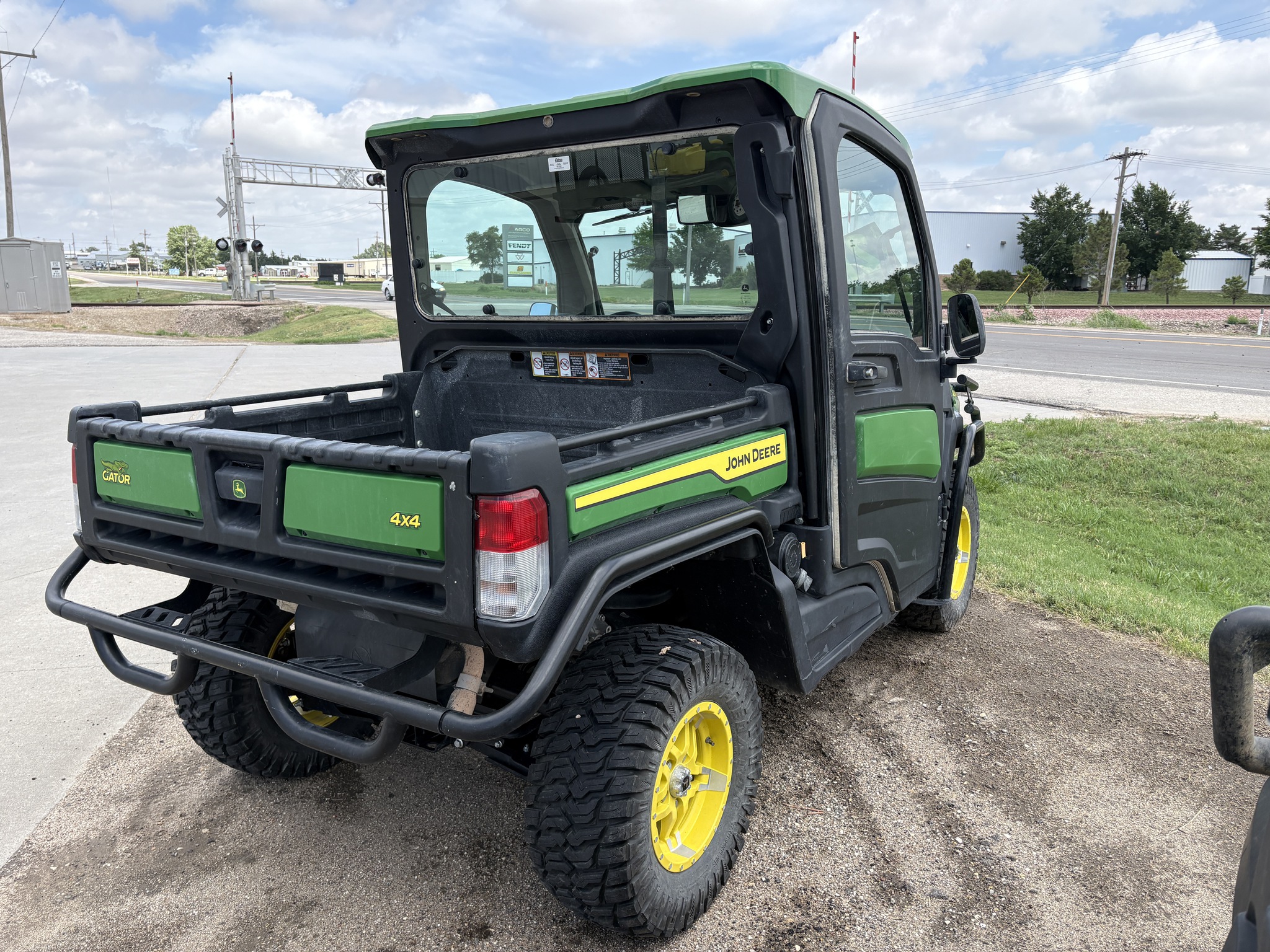 2023 John Deere XUV 835R Image 3