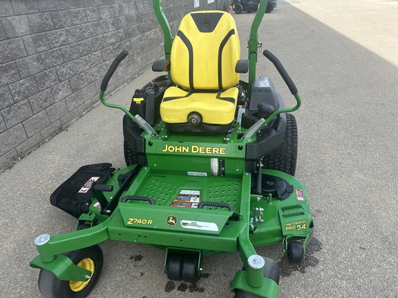 Used 2020 John Deere Z740R Zero Turn Mowers at Horizon Ag & Turf in Edmonton South, AB - Photo2