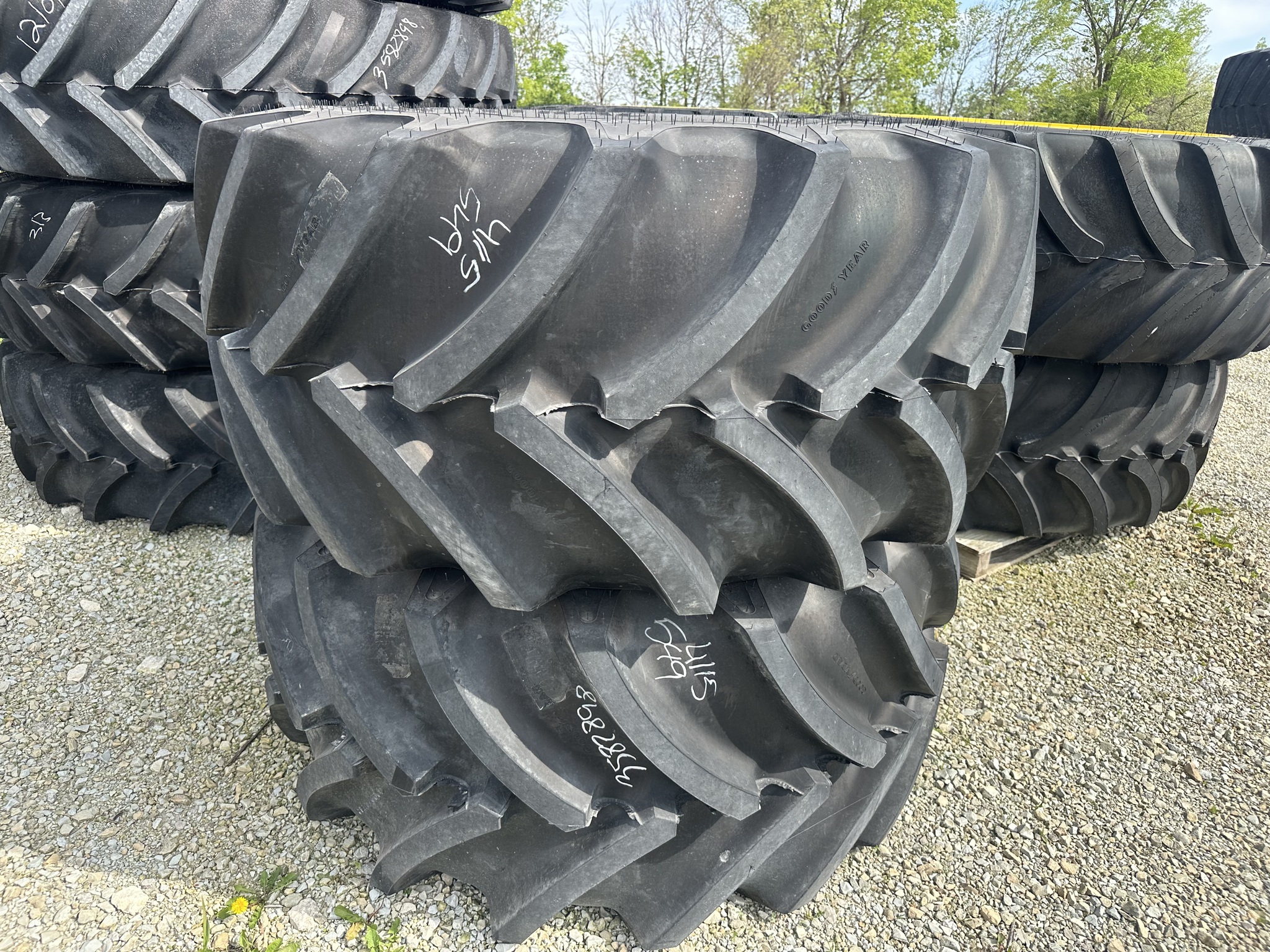 Goodyear LSW 750/60R30 Image 1