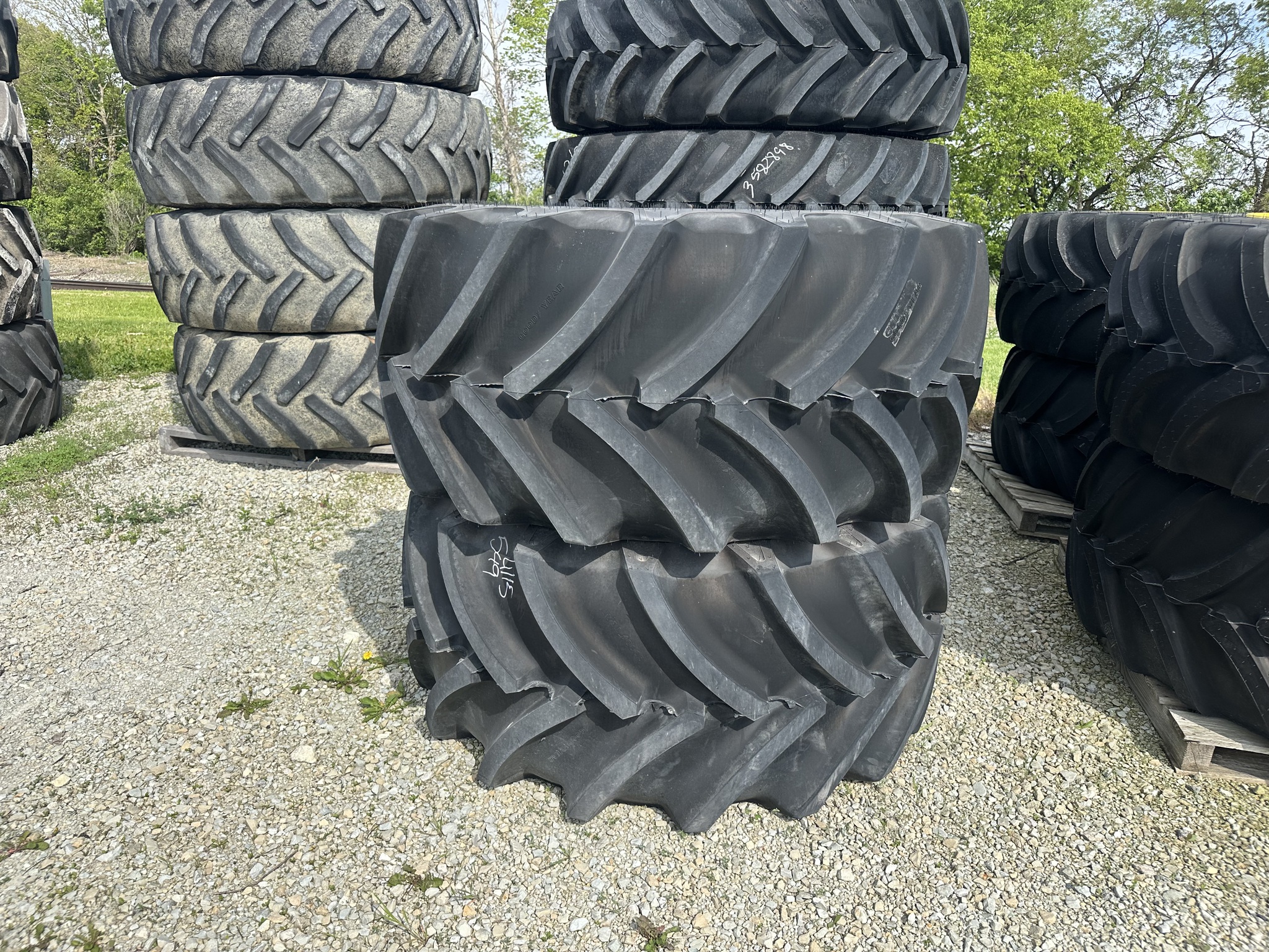 Goodyear LSW 750/60R30 Image 2