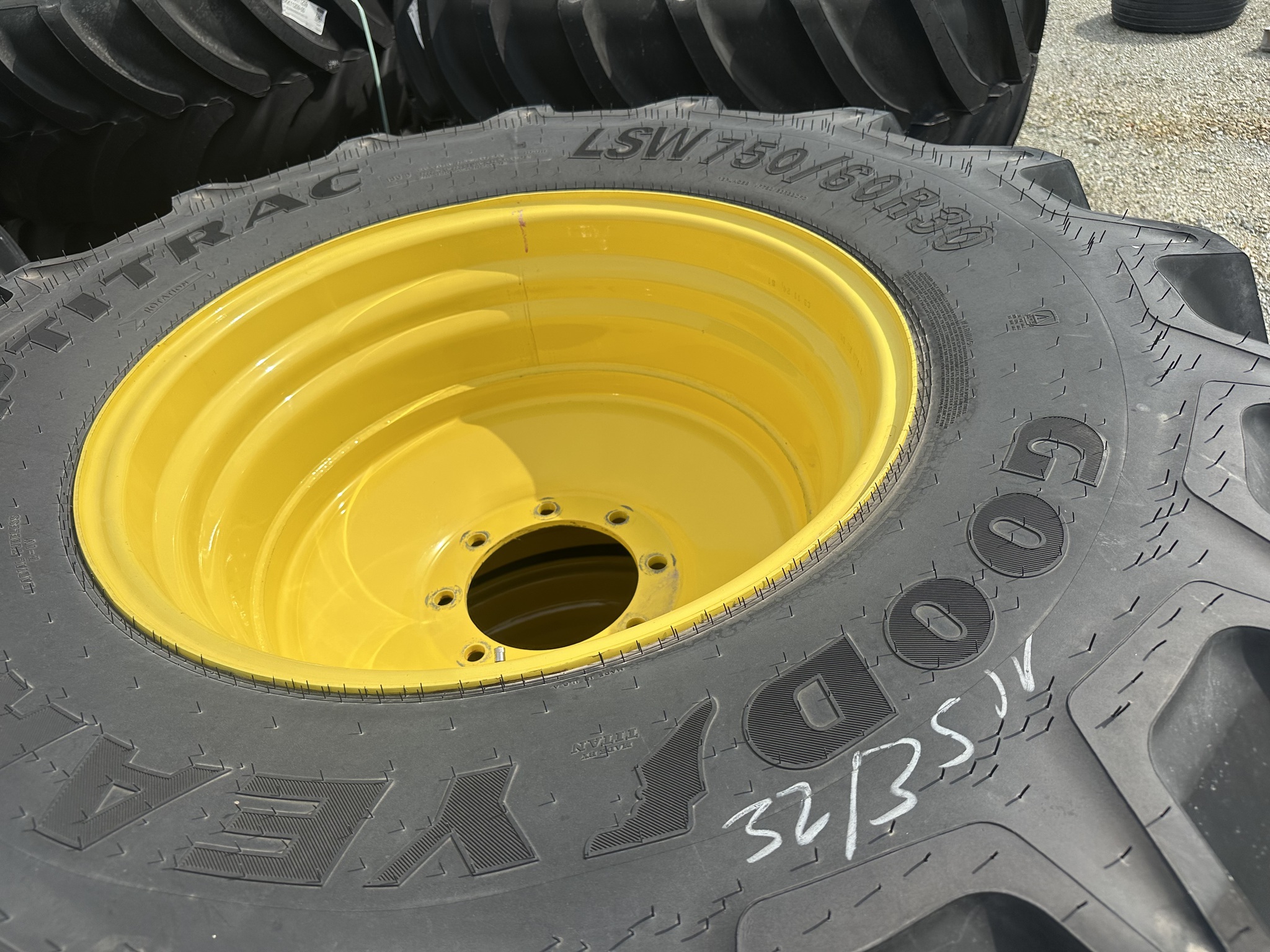 Goodyear LSW 750/60R30 Image 3