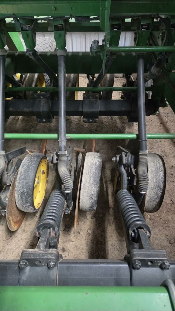 1996 John Deere 750 Image 4