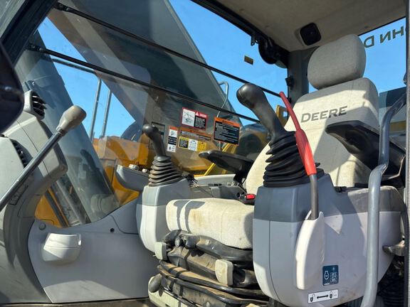 2018 John Deere 345G