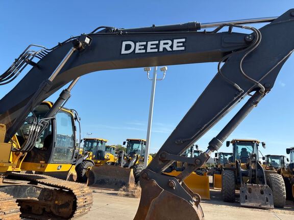 2018 John Deere 345G