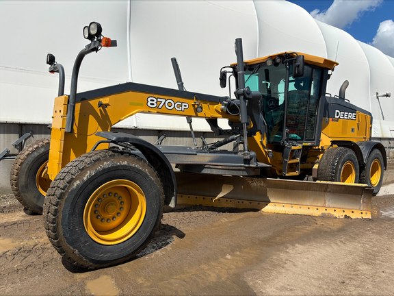 Photo of a 2019 John Deere 870G