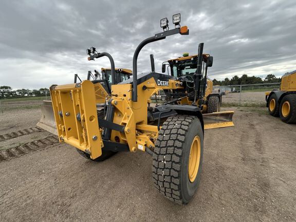 Photo of a 2020 John Deere 772G