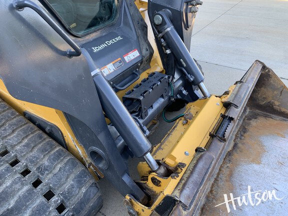 Photo of 2024 John Deere 335 P